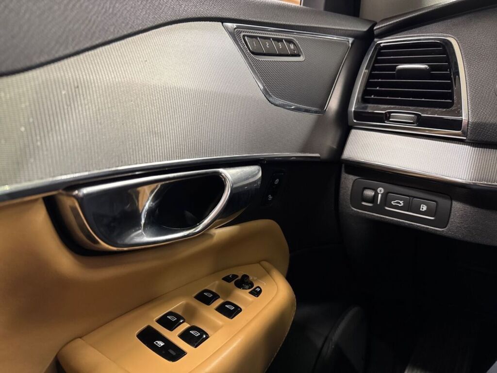 Volvo XC90 2016 Musta