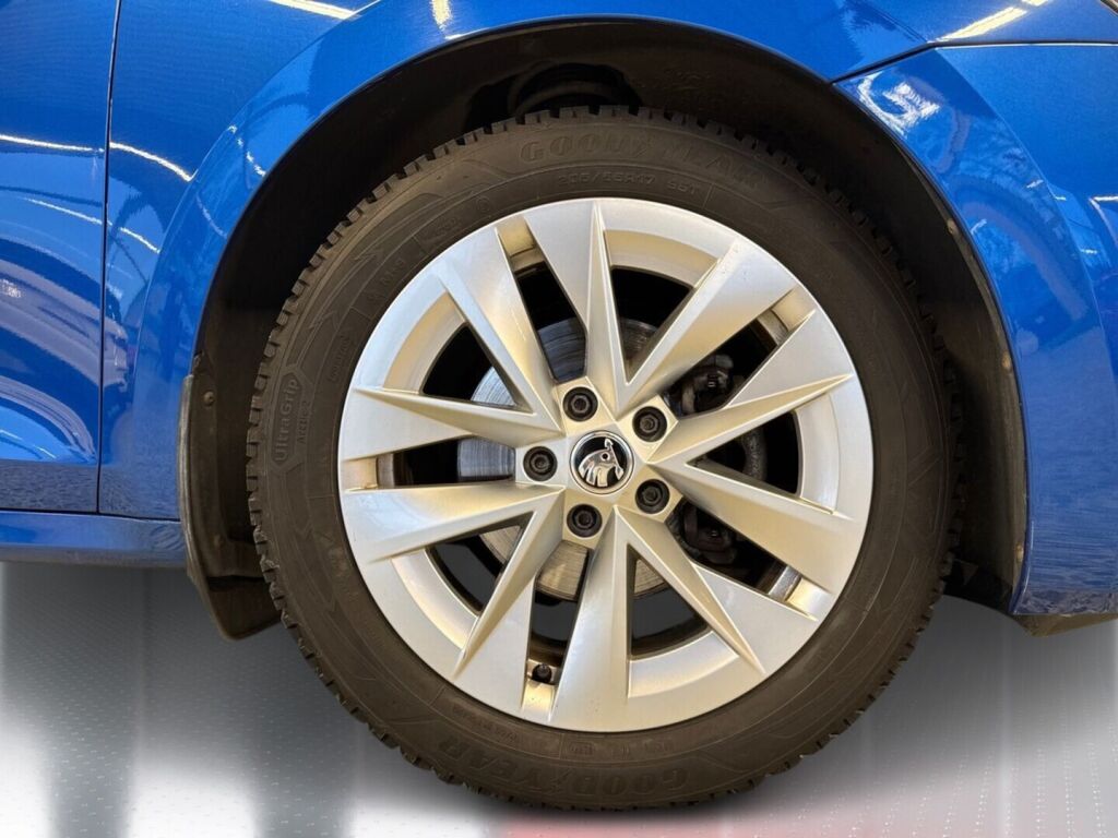 Skoda Octavia 2021 Sininen