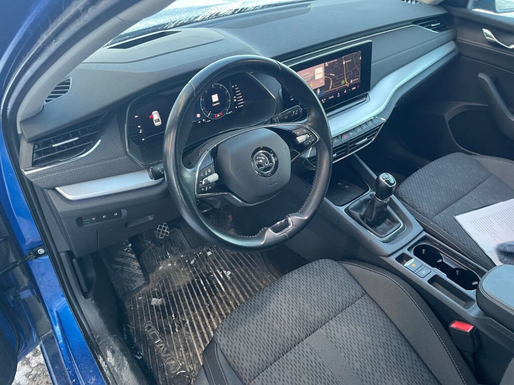 Skoda Octavia 2021 Sininen