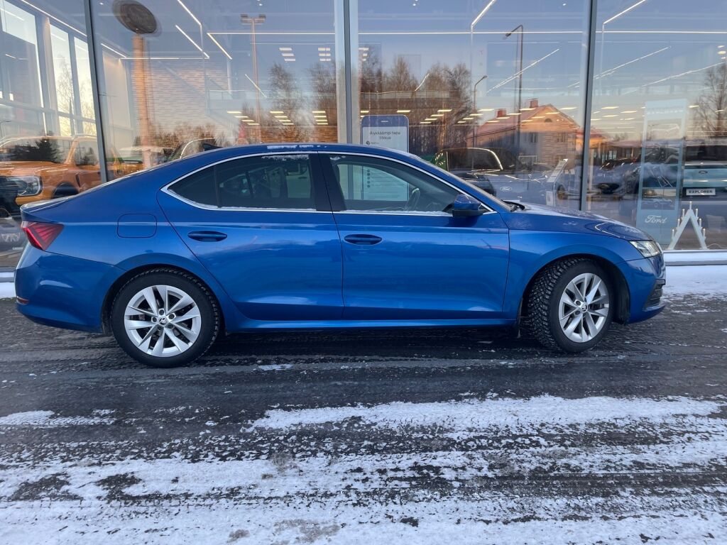 Skoda Octavia 2021 Sininen
