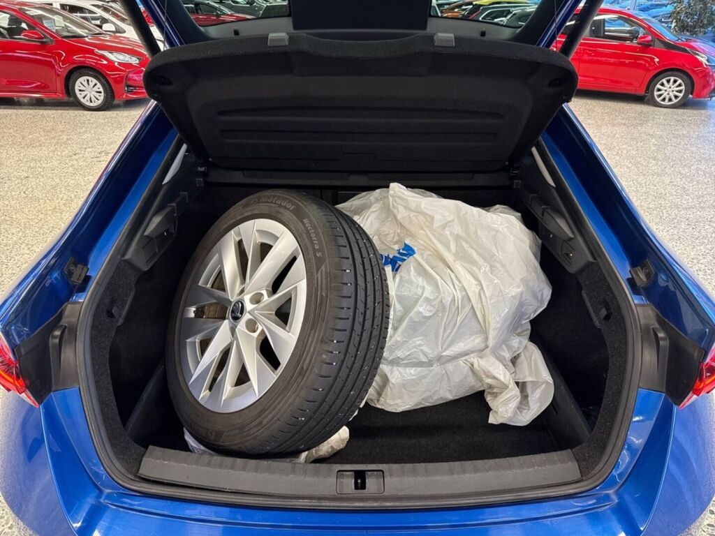 Skoda Octavia 2021 Sininen