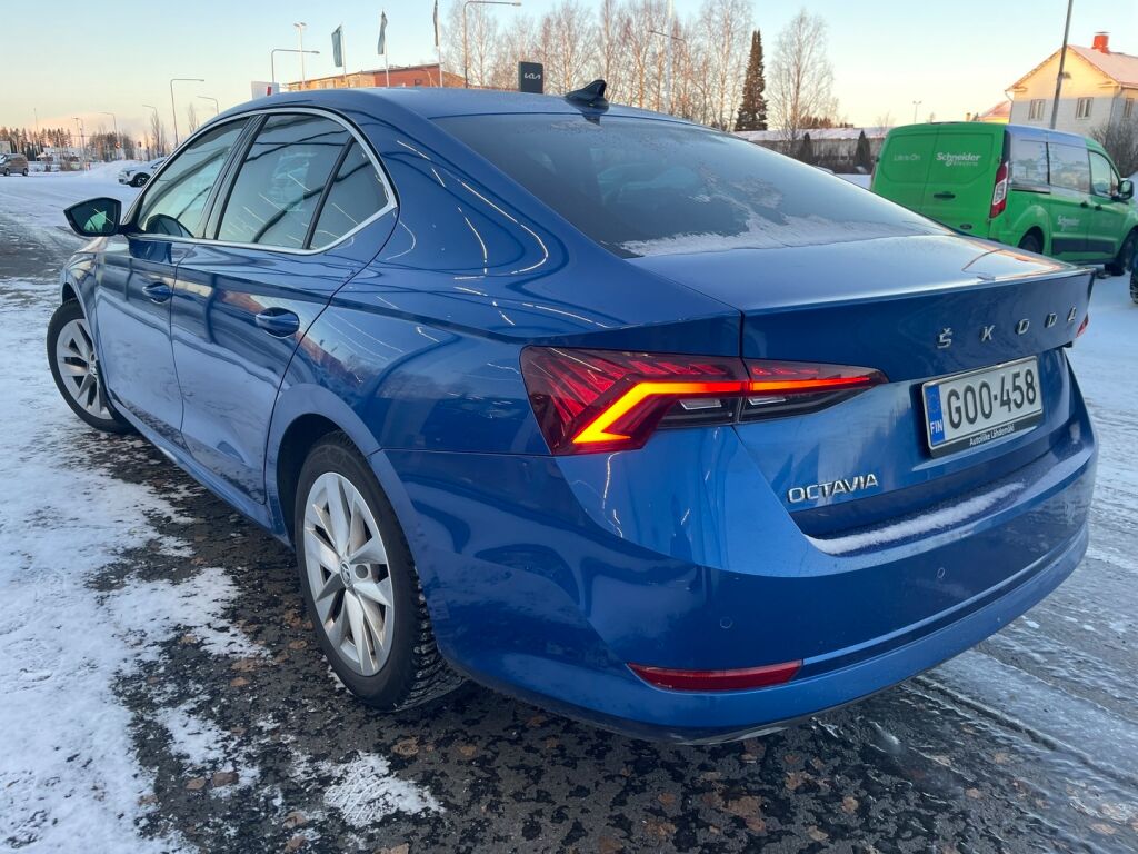 Skoda Octavia 2021 Sininen