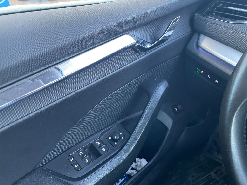 Skoda Octavia 2021 Sininen