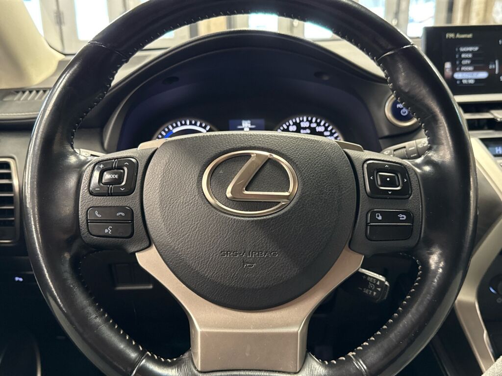 Lexus NX 2016 Musta
