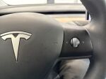 Tesla Model 3 2021 Punainen