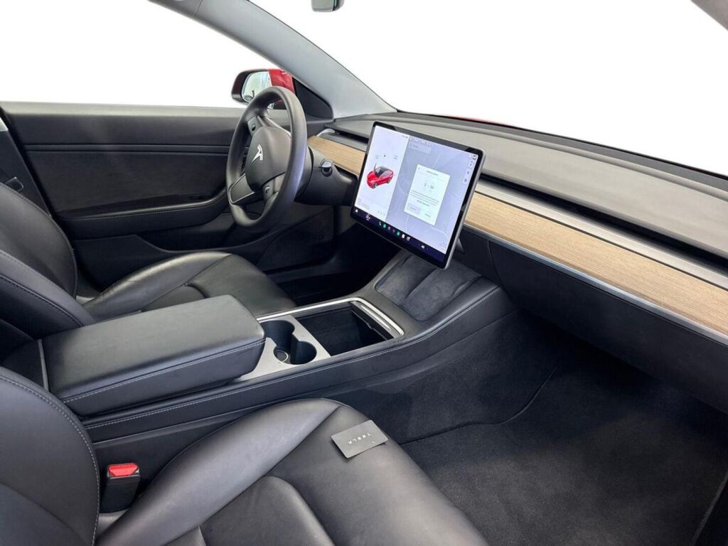 Tesla Model 3 2021 Punainen