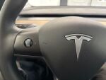 Tesla Model 3 2021 Punainen