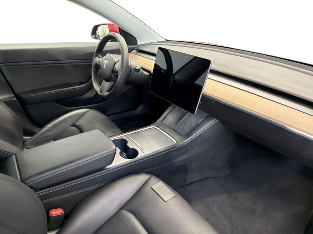 Tesla Model 3 2021 Punainen