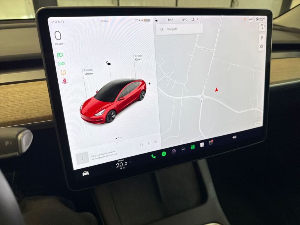 Tesla Model 3 2021 Punainen