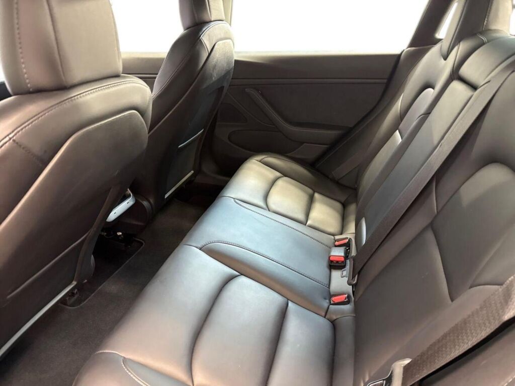 Tesla Model 3 2021 Punainen