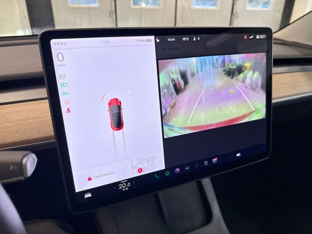 Tesla Model 3 2021 Punainen