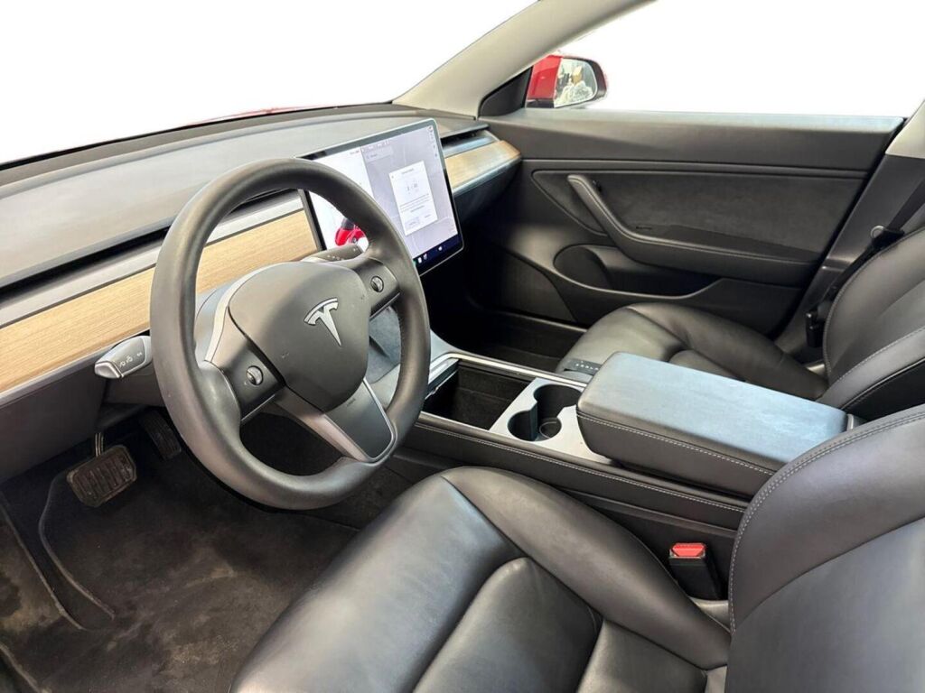 Tesla Model 3 2021 Punainen