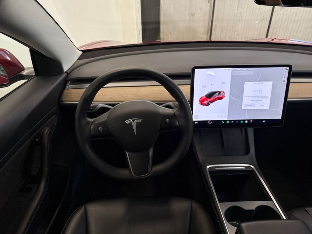 Tesla Model 3 2021 Punainen