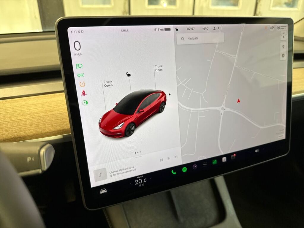 Tesla Model 3 2021 Punainen