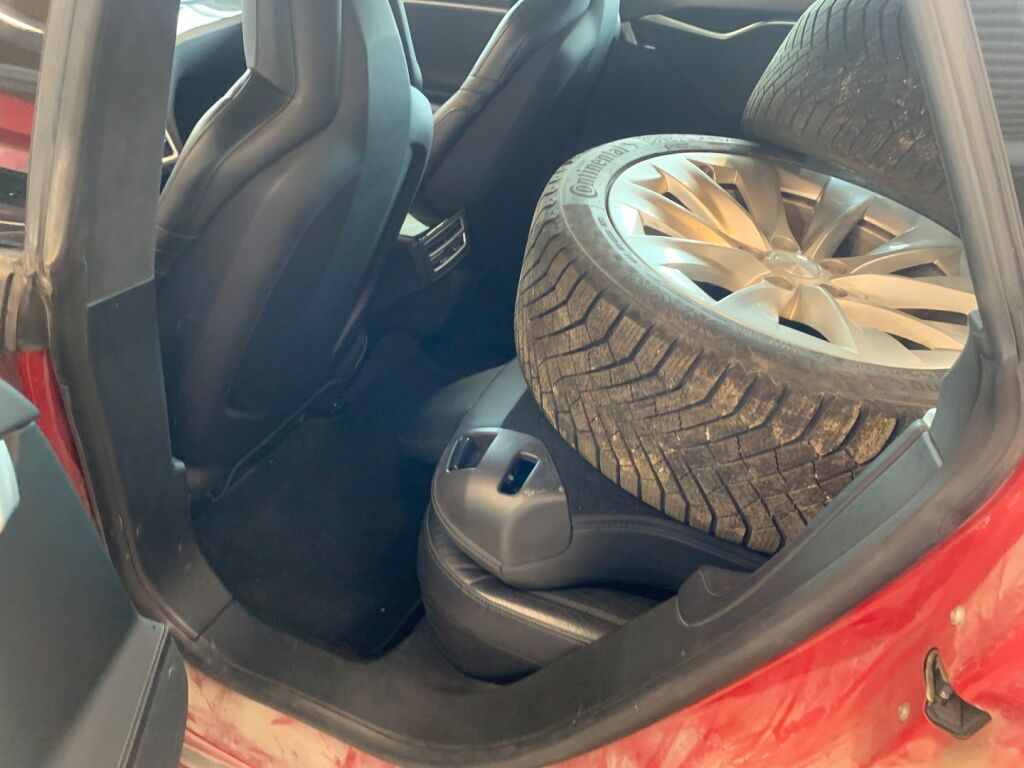 Tesla Model S 2016 Punainen