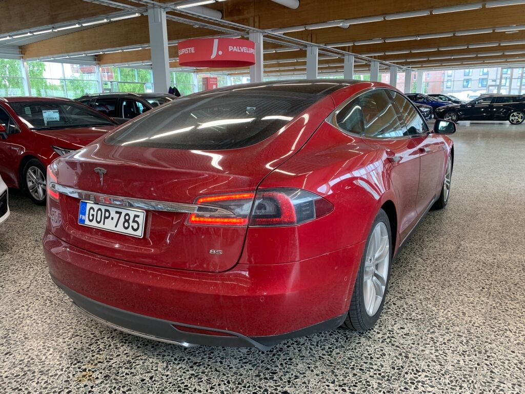 Tesla Model S 2016 Punainen