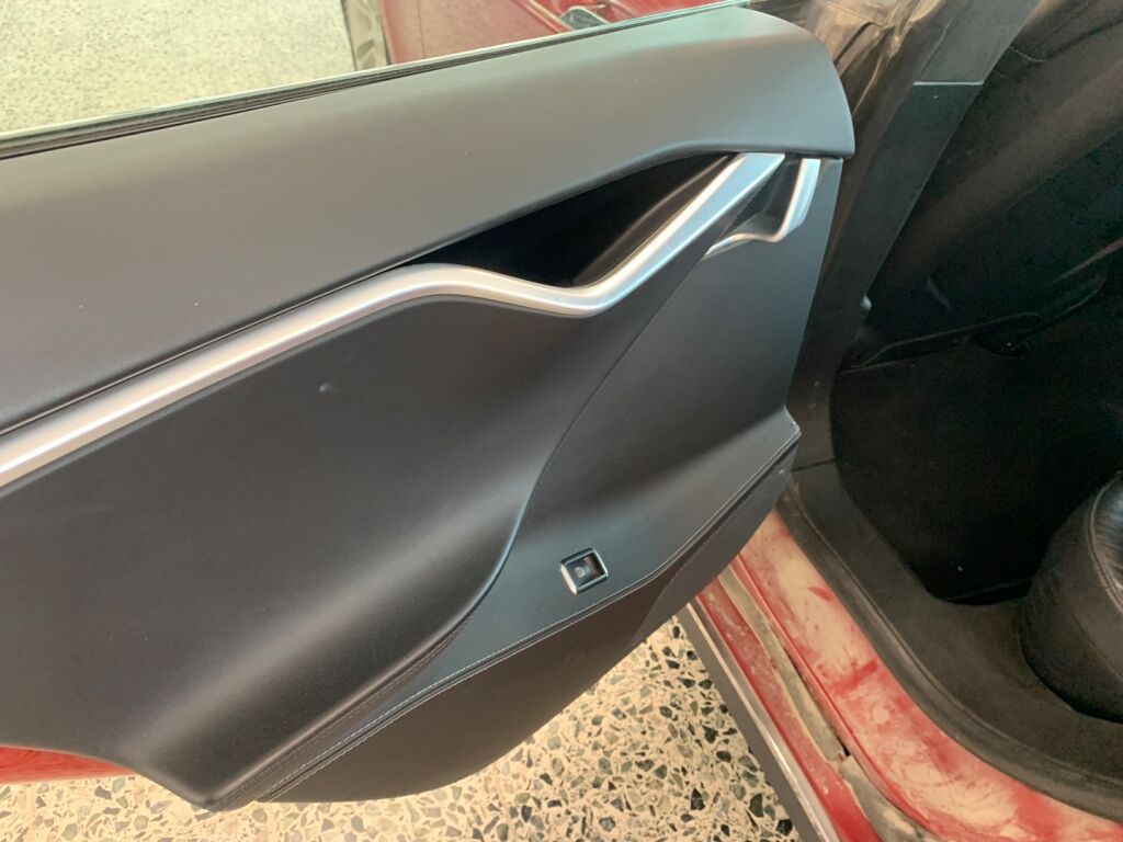 Tesla Model S 2016 Punainen