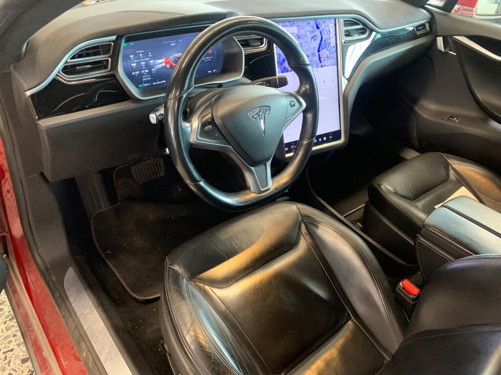 Tesla Model S 2016 Punainen