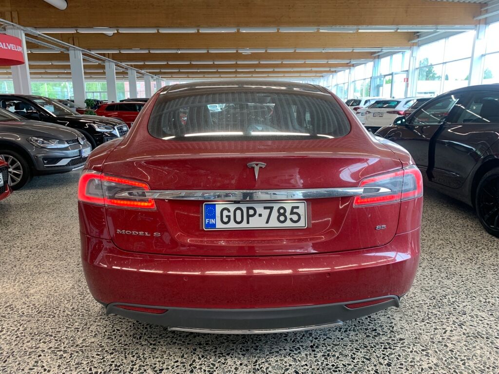 Tesla Model S 2016 Punainen