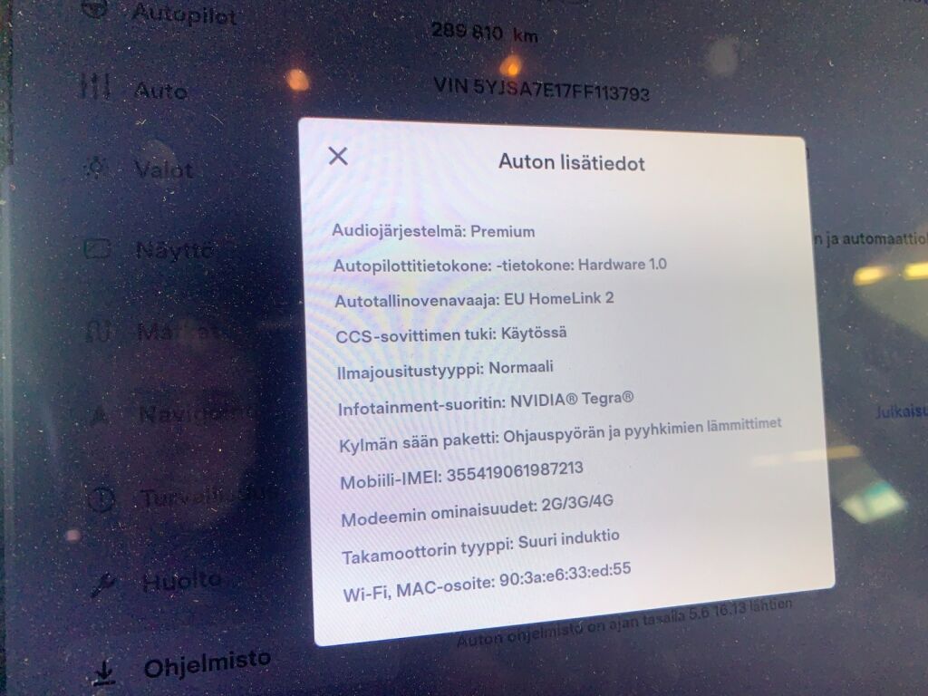Tesla Model S 2016 Punainen