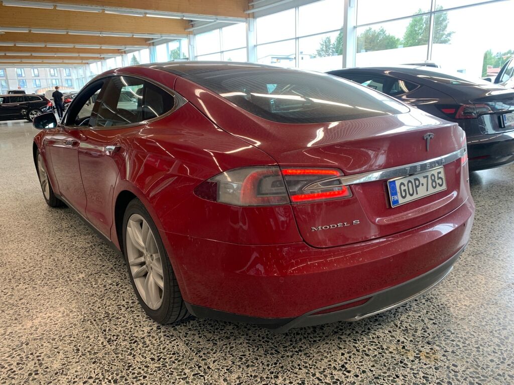 Tesla Model S 2016 Punainen