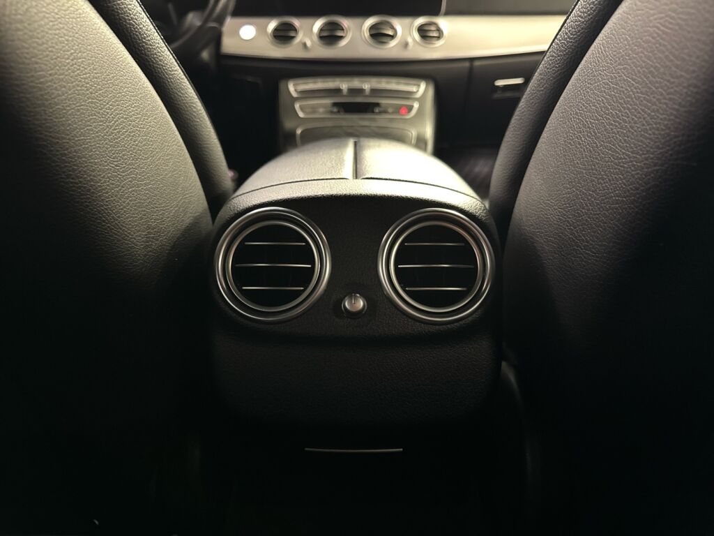 Mercedes-Benz E 2021 Musta