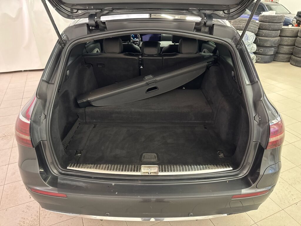 Mercedes-Benz E 2021 Musta