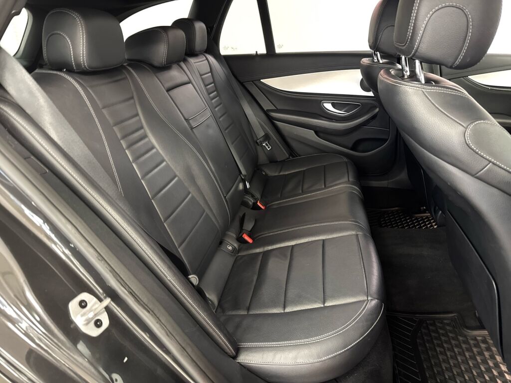 Mercedes-Benz E 2021 Musta