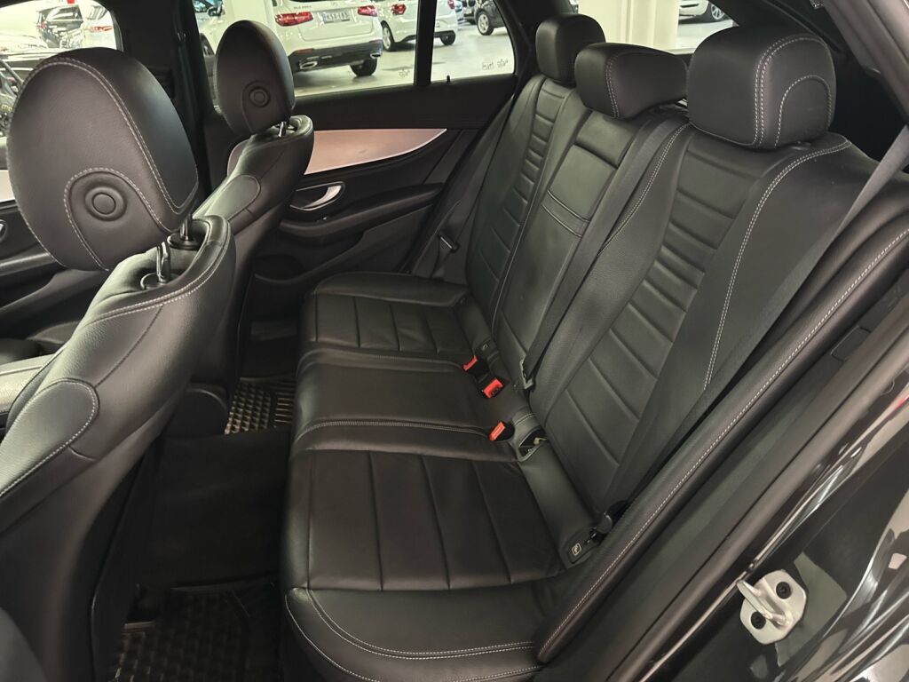 Mercedes-Benz E 2021 Musta