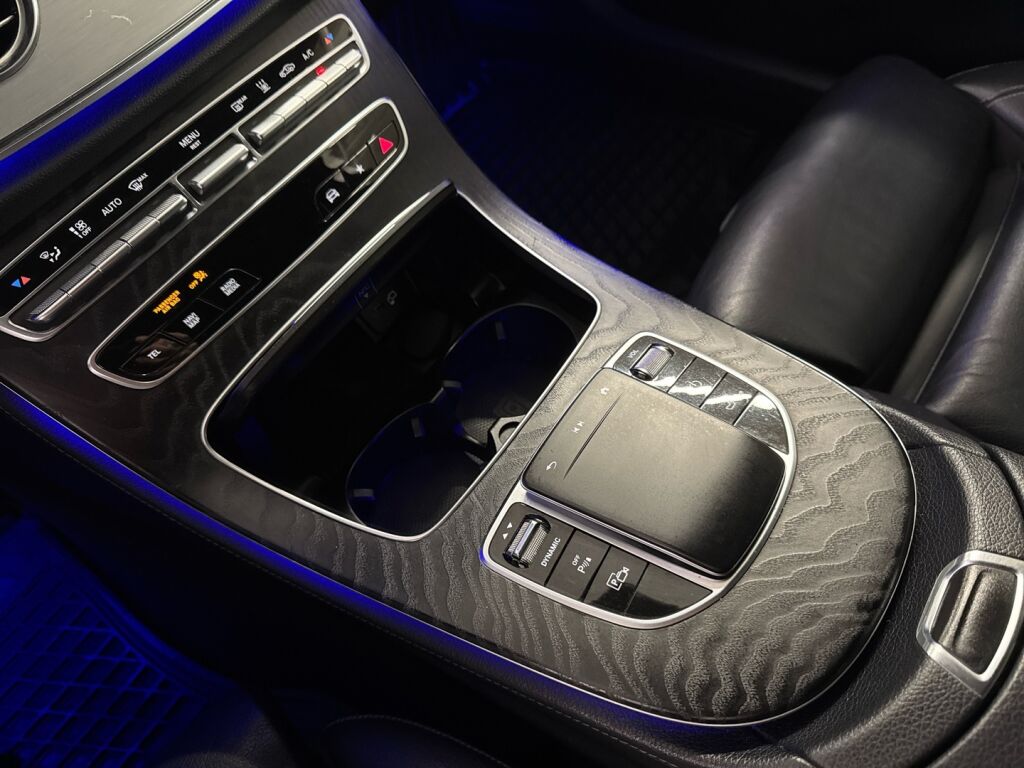 Mercedes-Benz E 2021 Musta