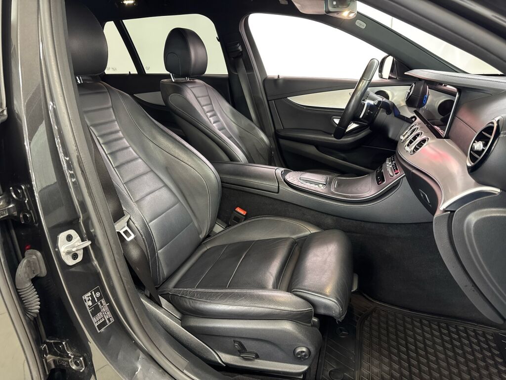 Mercedes-Benz E 2021 Musta