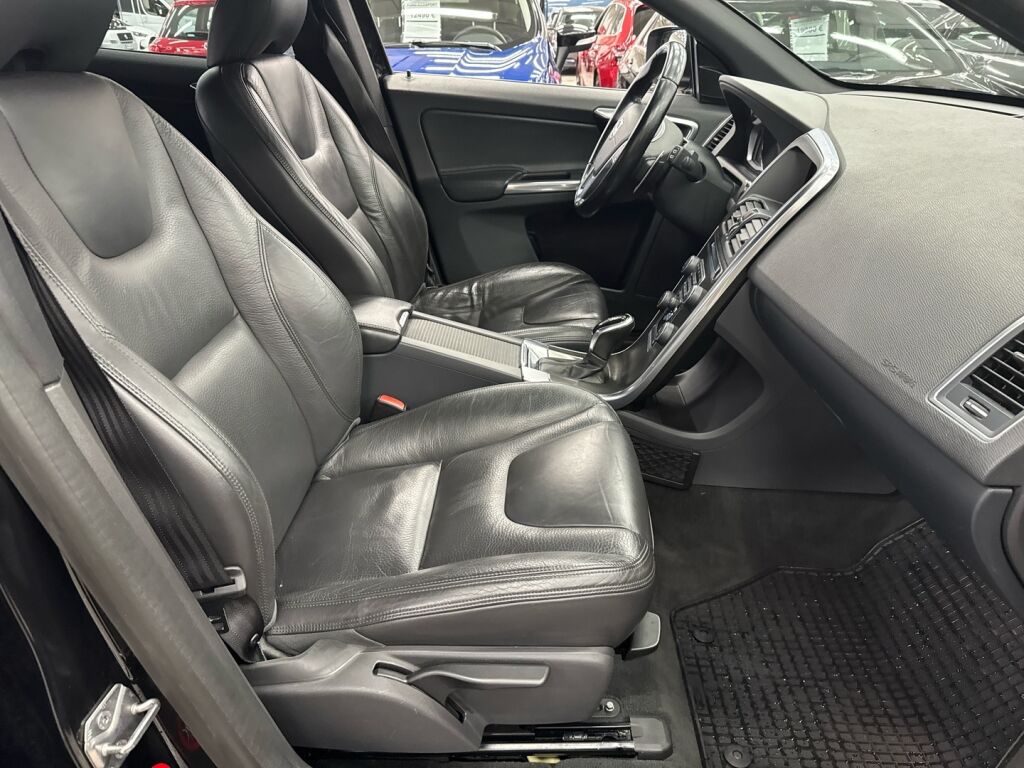 Volvo XC60 2013 Musta