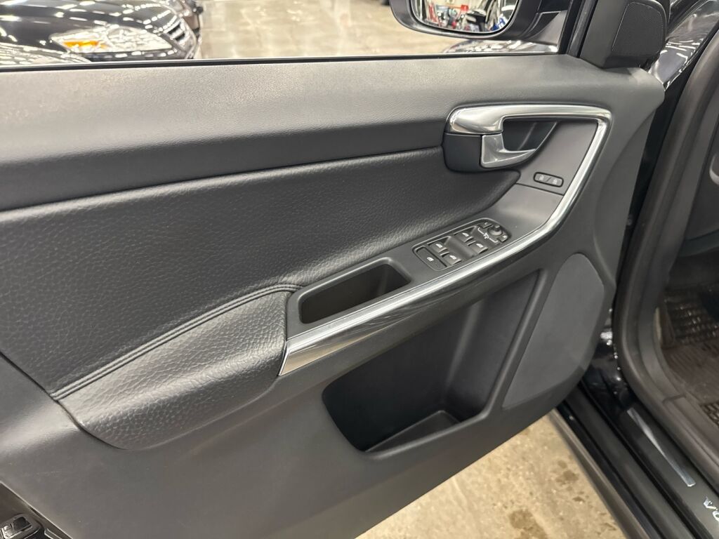 Volvo XC60 2013 Musta