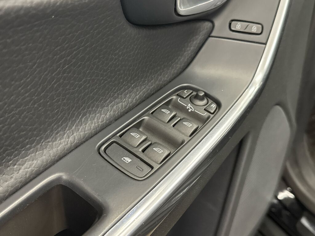 Volvo XC60 2013 Musta