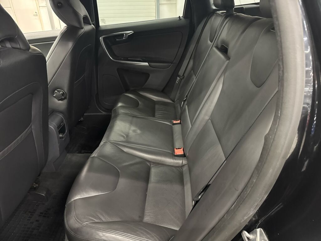 Volvo XC60 2013 Musta