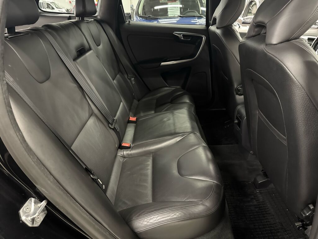 Volvo XC60 2013 Musta