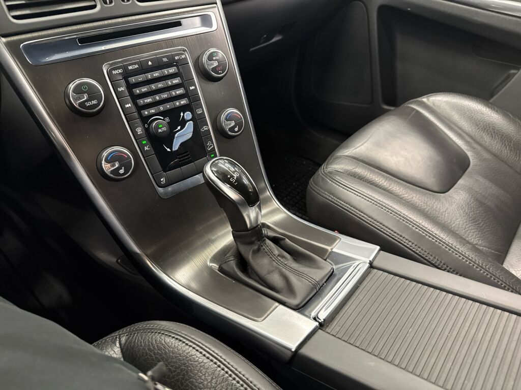 Volvo XC60 2013 Musta