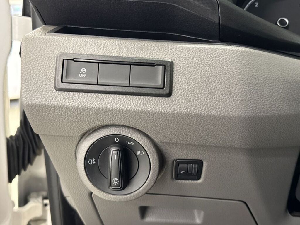 Volkswagen Transporter 2021 Valkoinen