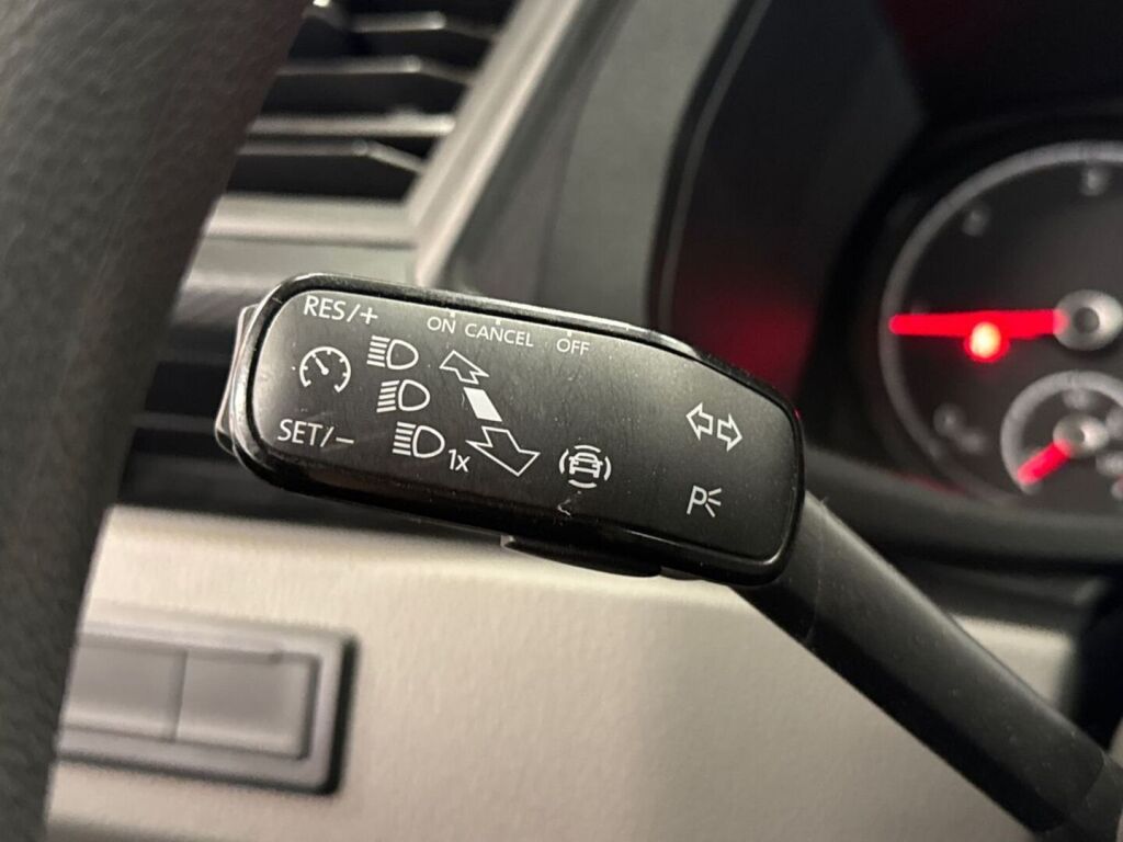 Volkswagen Transporter 2021 Valkoinen