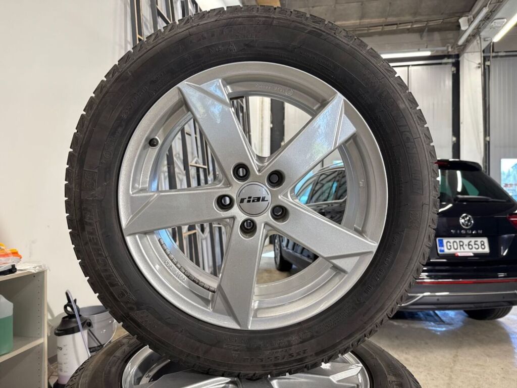 Volkswagen Tiguan 2021 Musta