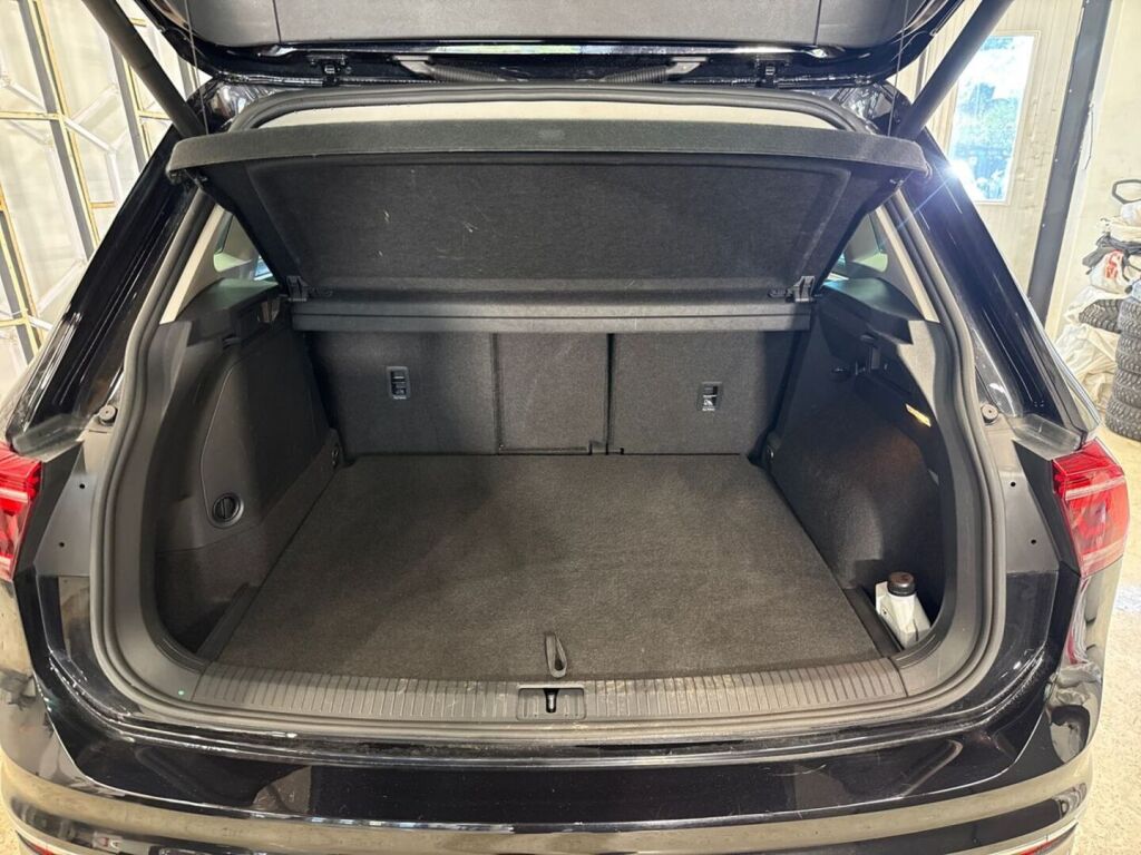 Volkswagen Tiguan 2021 Musta