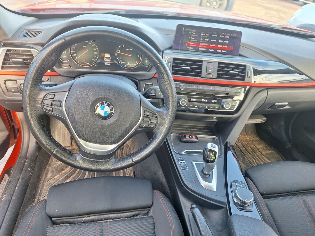 BMW 320 2017 Punainen