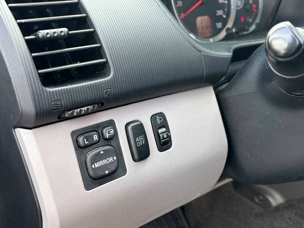Mitsubishi L200 2012 Harmaa