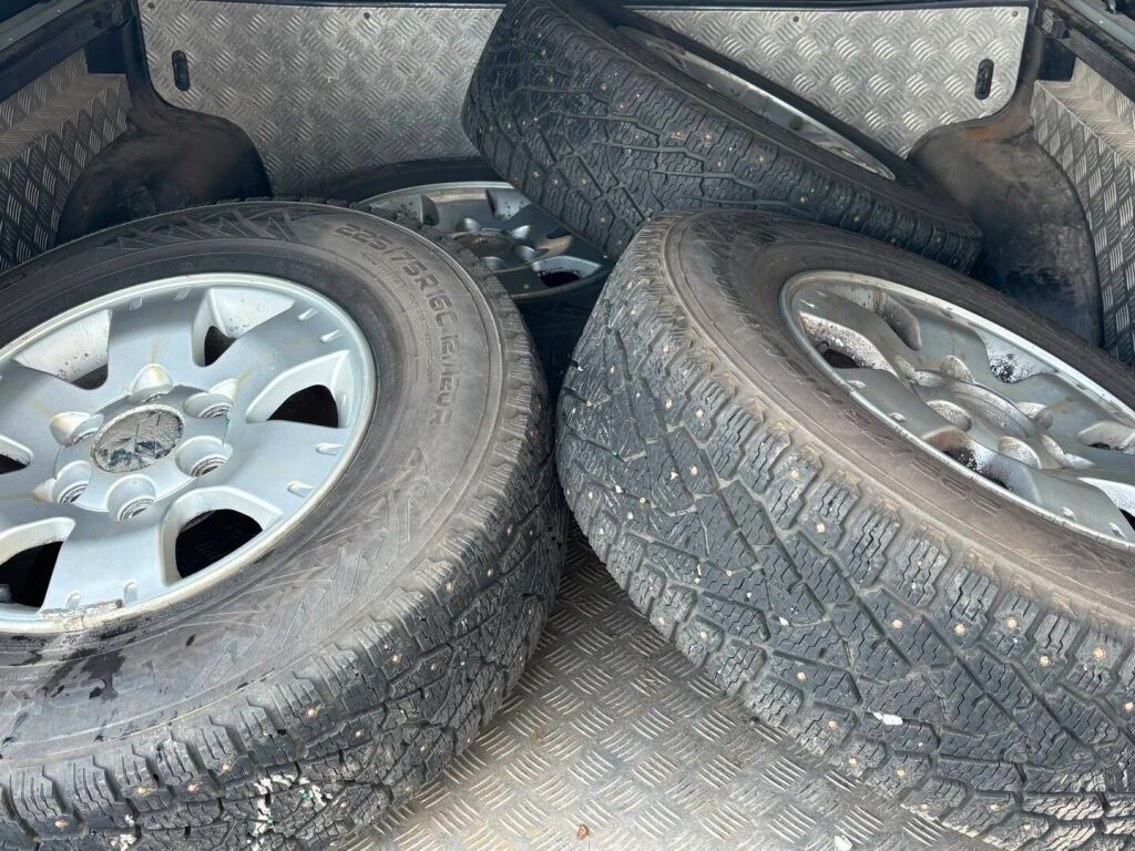 Mitsubishi L200 2012 Harmaa