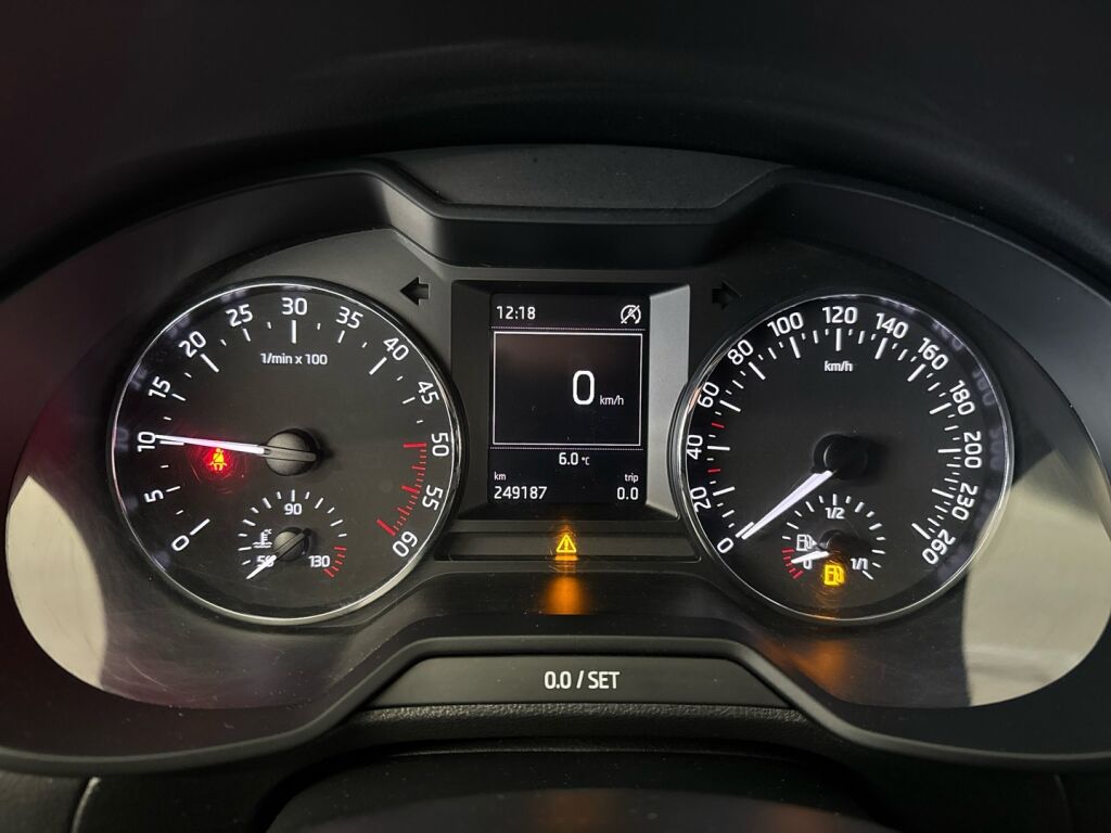 Skoda Octavia 2015 Hopea