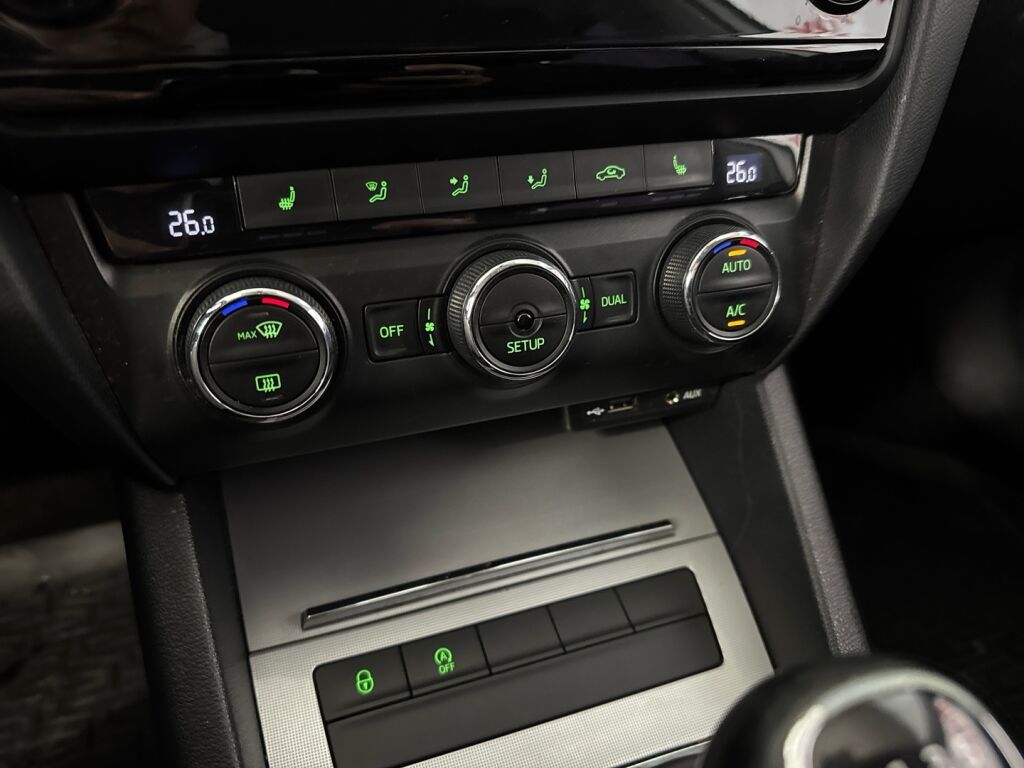 Skoda Octavia 2015 Hopea