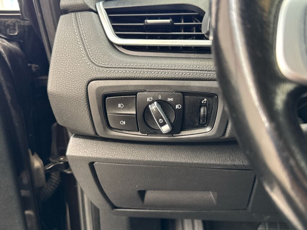 BMW 225 2016 Ruskea (beige)