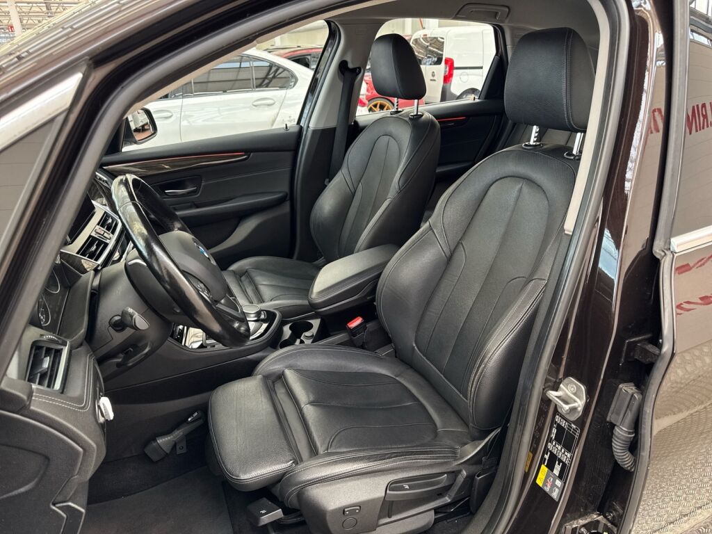 BMW 225 2016 Ruskea (beige)