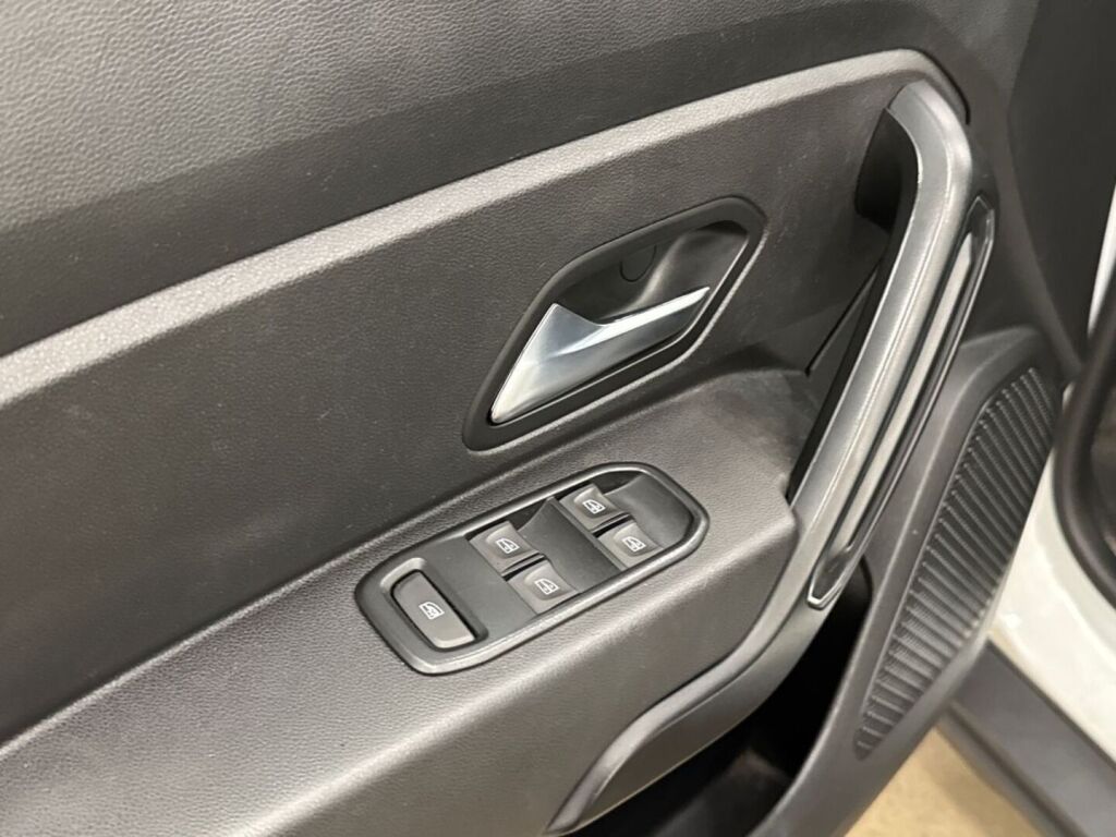 Dacia Duster 2021 Valkoinen