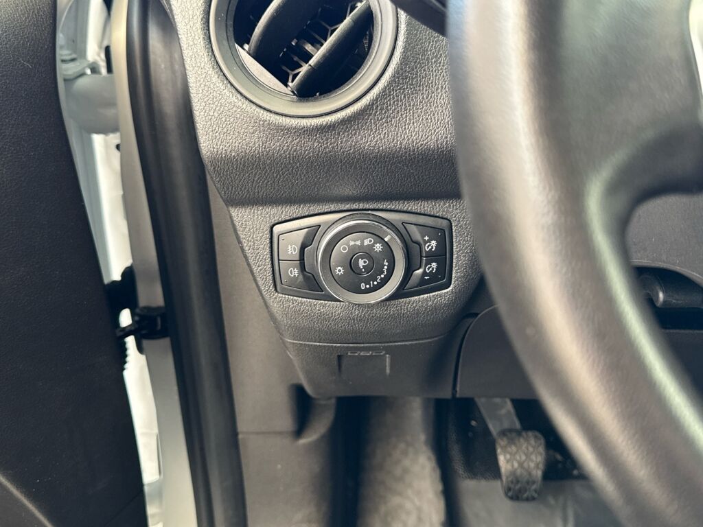 Ford Transit Courier 2021 Valkoinen